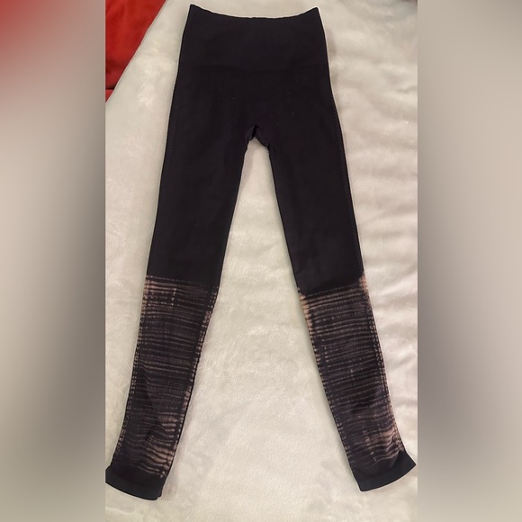 Free People XS/S compression leggings. Excellent condition. - Picture 8 of 8